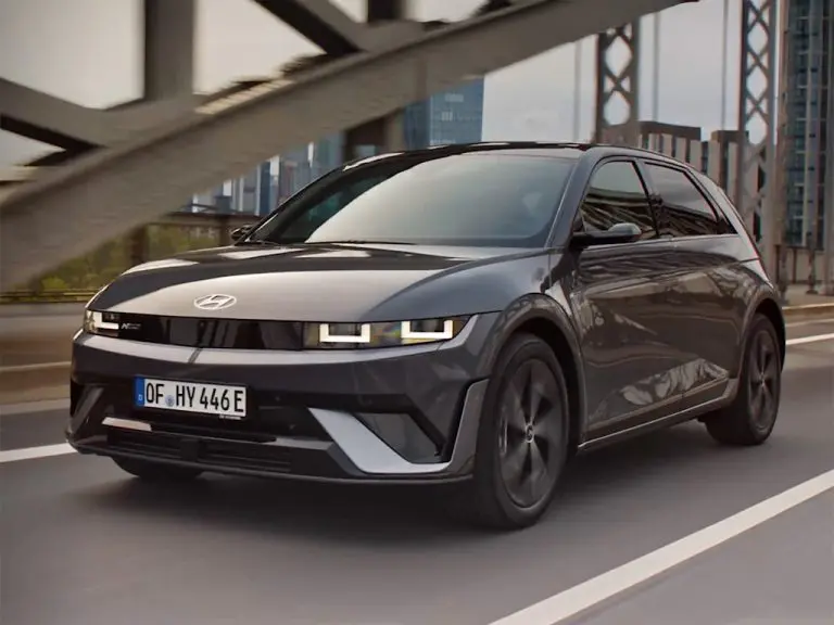 Urheilulliset puskurit